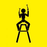 SCE-156_脚立転落事故（天板の上に座る）